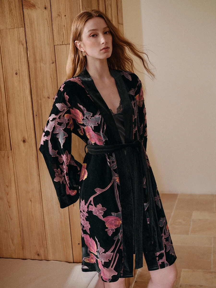 MOTF PREMIUM Bata cómoda de mujer con estampado floral grande, manga larga y lazo en la cintura - Negro - Ver 1