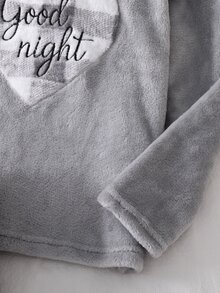 女童居家服套裝 灰色愛心與字母刺繡長袖上衣搭配格紋滿版印花刷毛長褲 - 灰色 - 查看 4