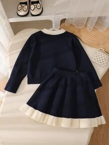 SHEIN 女童針織毛衣套裝 2 件組，拼色蝴蝶結設計針織套頭衫與百褶裙，精緻厚實套裝，藍色，甜美休閒極簡時尚，適合秋冬旅行、外出、派對、戶外玩耍、野餐 - 藏蓝色 - 查看 2