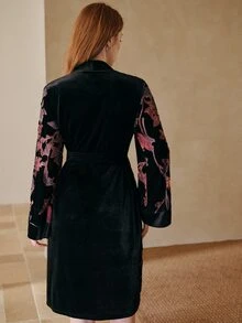MOTF PREMIUM WOMEN'S LARGE FLORAL PRINT LONG SLEEVE WAIST TIE COMFORTABLE ROBE - Black - View 3