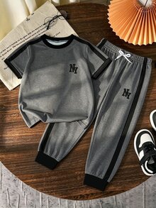 2件組小男孩英文標語印花時尚圓領短袖T恤與運動長褲套裝，適合假期派對、春夏秋休閒舒適穿搭、春夏秋街頭風、春夏秋休閒套裝、返校派對、戶外野餐 - 彩色 - 查看 4