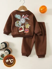 SHEIN 男嬰幼兒 2 件組秋冬保暖內裡加厚可愛運動風衛衣套裝，運動服，嬰兒冬季穿搭，運動套裝，街頭風 - 棕色 - 查看 4