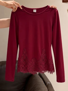 SHEIN تي شيرت كاجوال بأكمام طويلة للفتيات المراهقات، محبوك خفيف باللون الرمادي مع حافة متباينة ودانتيل - الأحمر - مشاهدة 4