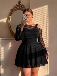 SHEIN MOD فستان ميني للنساء بمقاسات كبيرة بلون موحد وياقة غير متماثلة وأكمام واسعة مع رقعات شبكية للخريف - الأسود - مشاهدة 1