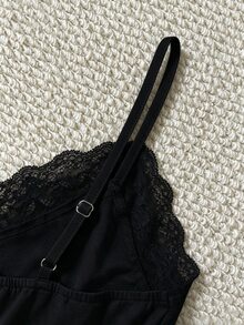 IslaSuriya 女款黑色蕾絲拼接修身百搭細肩帶背心 - 黑色 - 查看 3