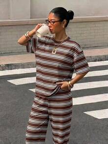 Muchica 2件組女款寬鬆條紋圓領落肩短袖T恤與鬆緊腰條紋長褲，秋冬休閒套裝，新年穿搭，聖誕睡衣，短袖兩件套，女款舒適春季兩件套，棕色/藍色條紋學院風印花圖案，女款外出穿搭，女款夏季穿搭 - 彩色 - 查看 6