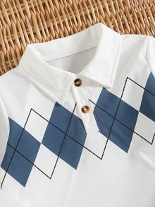 SHEIN 2件組小男孩套裝，兒童針織長袖 Polo 2合1衛衣，圖案印花，卡其色休閒長褲，返校季秋季套裝，秋季服飾 - 藍白色 - 查看 3