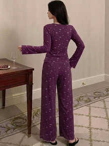 DAZY 2件組女款睡衣套裝，蝴蝶結印花方領修身長袖T恤與直筒長褲 - 紫色 - 查看 2