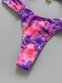 SHEIN Swim Swim MOD 2件組 春夏度假隨機印花櫻桃飾品掛脖三角比基尼上衣與比基尼褲 女款性感泳衣套裝 - 彩色 - 查看 5