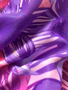 SHEIN Swim Swim MOD 2件組 春夏度假隨機印花櫻桃飾品掛脖三角比基尼上衣與比基尼褲 女款性感泳衣套裝 - 彩色 - 查看 6