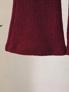 SHEIN 女嬰春秋冬季休閒T恤套裝，設計感不對稱套頭高領針織羅紋刷毛布料卡其色純色長袖T恤上衣搭配卡其色休閒喇叭褲，2件套，適合春秋冬季，可愛童趣簡約舒適，適用於外出、旅行、度假與派對穿著 - 酒紅色 - 查看 5