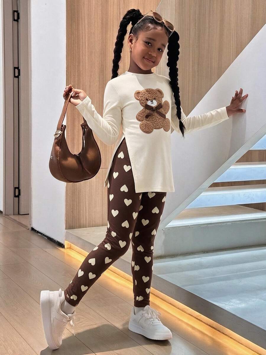 女童甜美可愛熊與蝴蝶結印花杏色長袖修身側開衩圓領上衣搭配愛心印花棕色內搭褲 2件套休閒日常穿搭 - 彩色 - 查看 1