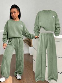 SHEIN 青少年女孩運動衫套裝，復古做舊印花 2 件套，圓領長袖小馬印花短版運動衫與寬鬆長褲休閒穿搭 - 綠色 - 查看 1