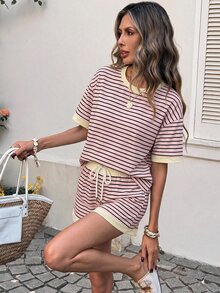 SHEIN LUNE 女款條紋圓領短袖T恤與抽繩腰短褲休閒兩件套 - 彩色 - 查看 5