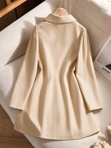 SHEIN 青少年女孩秋季外套 黑色長袖休閒舒適溫柔優雅百搭日常穿著 V領鈕扣百褶下擺修身夾克 素色 - 卡其色 - 查看 3