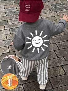 小男孩 2 件套抓絨保暖秋冬套裝，幼兒可愛笑臉太陽圖案圓領長袖衛衣與直條紋長褲套裝 - 彩色 - 查看 1