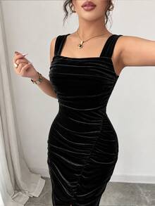 SHEIN Clasi 天鵝絨細肩帶抓皺胸前緊身開衩優雅派對中長洋裝，秋冬女款 - 黑色 - 查看 3