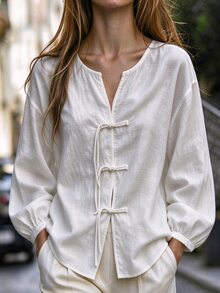 SHEIN قميص نسائي بلون موحد بأكمام طويلة وأكتاف منسدلة مع أزرار على شكل ضفدع - أبيض - مشاهدة 1