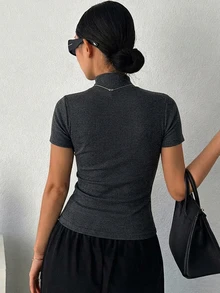 DAZY 女款素色高領修身百搭休閒T恤 - 深灰色 - 查看 6