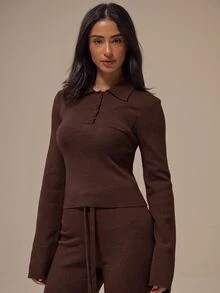 MUSERA ESSENTIALS 麻灰翻領 Polo 領鈕扣門襟單胸口袋修身袖短版針織上衣，居家休閒日常基本款 - 巧克力棕 - 查看 3