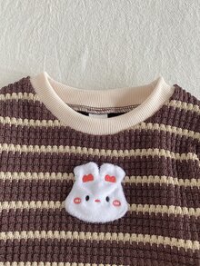 SHEIN Playful Pals 2件組幼兒女童T恤長褲套裝，可愛棕色奶油色華夫格條紋3D兔子貼布，長袖圓領，生日派對秋季假期舒適毛衣 - 棕色 - 查看 4