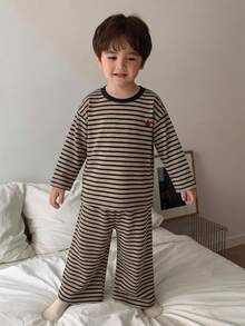 Dazy Kids 小男孩條紋長袖上衣與長褲休閒日常居家睡衣套裝 - 咖啡棕 - 查看 3
