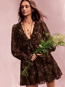 Willow Rêve 女款黑色花卉雪紡迷你洋裝，紅色玫瑰印花，V領荷葉邊飾，透視長花瓣袖，哥德鄉村風休閒洋裝 - 棕色 - 查看 4