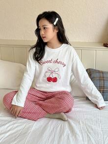 Dazy Kids 對比色圓領圖案印花休閒女童居家服T恤套裝 - 紅色 - 查看 3