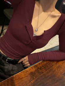 DAZY 女款純色鈕扣開襟長袖修身T恤，春夏秋季服飾 - 酒紅色 - 查看 3