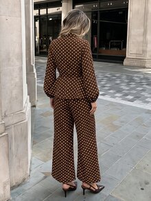 Serisse Bộ 2 món nữ gồm áo blouse họa tiết chấm bi cài nút kiểu ếch và quần ống rộng thanh lịch - màu nâu - Xem 2