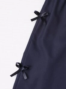 SHEIN 女童 2 件套假分層衛衣與寬腿褲，學院風 V 領撞色長袖上衣，附可愛蝴蝶結印花裝飾，寬鬆直筒褲，學生休閒套裝，柔軟親膚面料，休閒運動風，適合春秋出遊與校園穿著 - 藏蓝色 - 查看 8
