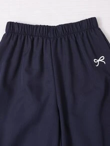 SHEIN 女童 2 件套假分層衛衣與寬腿褲，學院風 V 領撞色長袖上衣，附可愛蝴蝶結印花裝飾，寬鬆直筒褲，學生休閒套裝，柔軟親膚面料，休閒運動風，適合春秋出遊與校園穿著 - 藏蓝色 - 查看 7