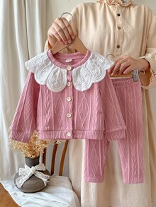 SHEIN 女嬰秋冬粉紫色針織套裝，白色蕾絲大領口前開襟長袖上衣搭配同色長褲，柔軟親膚面料，適合室內/戶外日常穿著、週末出遊等 - 粉色 - 查看 3