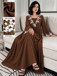 Al Najma 女款秋冬優雅端莊棕色刺繡V領長袍洋裝，紋理面料花卉刺繡喇叭袖寬鬆擺裙日常長裙 - 咖啡棕 - 查看 2