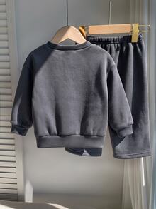 SHEIN 女嬰印花落肩抓絨加厚套頭衛衣與直筒印花長褲套裝，適合冬季 - 深灰色 - 查看 2