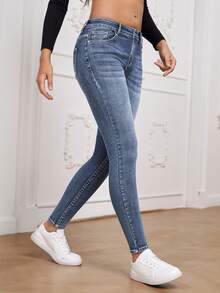 SHEIN Essnce 女款百搭辣妹風鈕扣口袋修身牛仔褲 - 藍色 - 查看 6