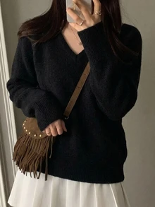 DAZY 女款純色V領長袖休閒針織衫，秋冬校園風 - 黑色 - 查看 5