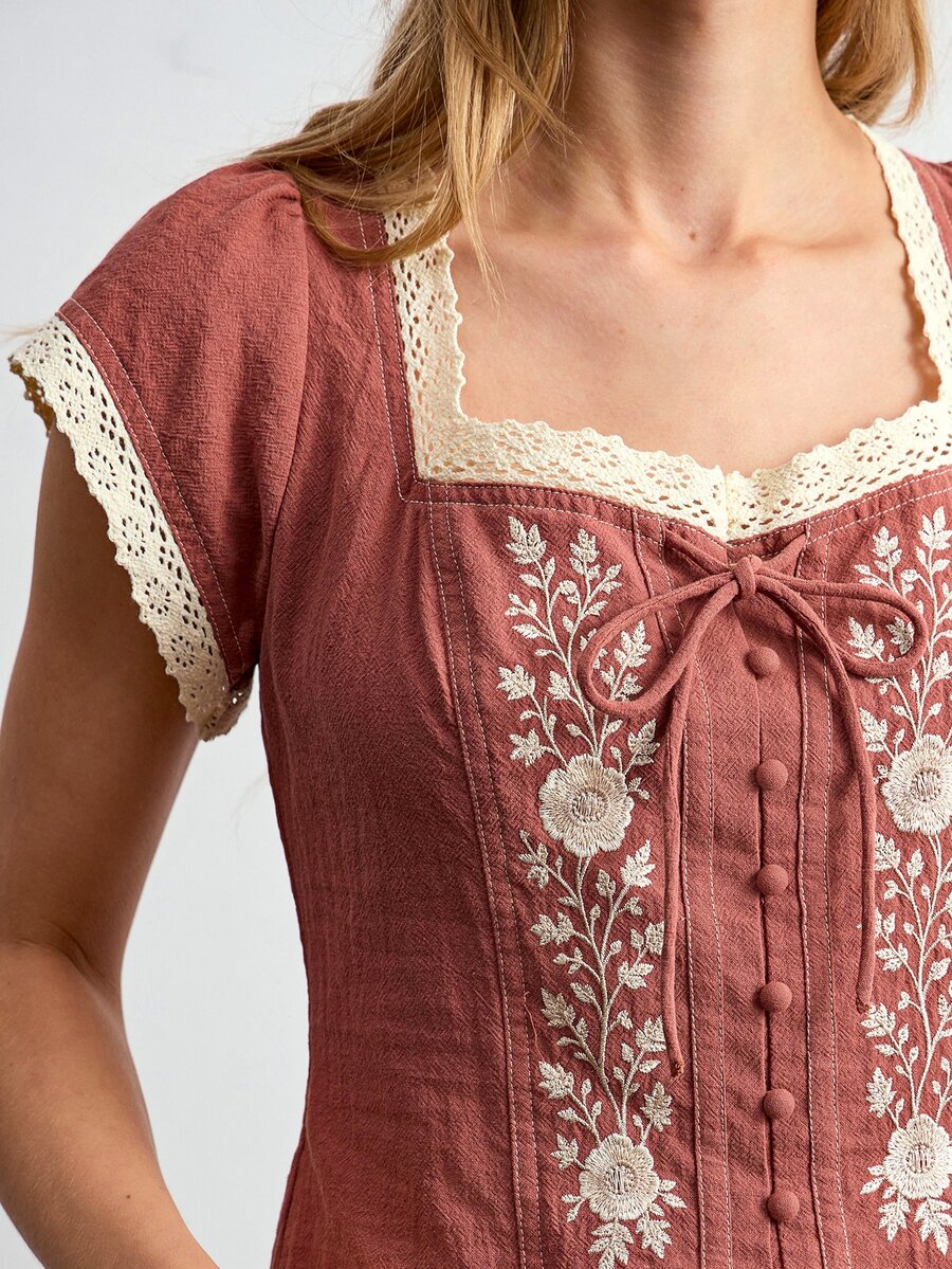 Willow Rêve Women's Red-Brown Lace Patchwork Square Neck Embroidered Pattern Short Sleeve Slim Fit Top - Red Violet - View 1