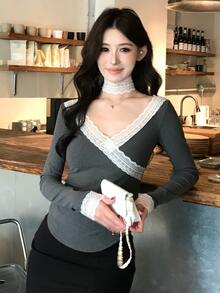 DAZY Women's V-Neck Lace Patchwork Long Sleeve Korean Style Spring/Autumn T-Shirt - Grey - View 3