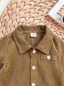 SHEIN 新生兒紳士風燈芯絨襯衫套裝，翻領、貼袋、對比色鈕扣、長袖，休閒直筒百搭長褲，適合冬季 - 卡其色 - 查看 4