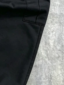 2件組小男孩時尚簡約舒適圓領衛衣與工裝褲套裝，英倫學院風條紋滿版印花設計，適合假期聚會、派對、休閒舒適，小男孩春秋冬季首選，時尚休閒穿搭、街頭風、外出休閒套裝、返校派對 - 黑色 - 查看 4