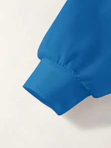LOONEY TUNES X SHEIN طقم كاجوال للأولاد الصغار يتكون من سويت شيرت بأكمام طويلة وبنطلون رياضي بطبعة كرتونية وحروف - أبيض - مشاهدة 4