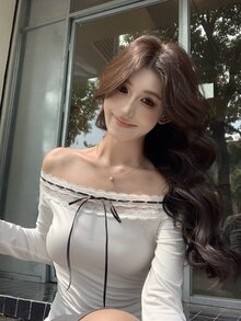 DAZY تي شيرت نسائي بأسلوب كوري مكشوف الكتف بأكمام طويلة مع حزام فيونكة - أبيض - مشاهدة 3