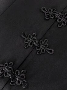 GlowEve CURVE Jaket Wanita Ukuran Besar Warna Polos Lengan Panjang dengan Kancing Katak, Longgar, Kasual, Cocok untuk Perjalanan Sehari-hari, Jalan-jalan, Gaya Jalanan, Pakaian Kantor, Liburan. - Hitam - View 4