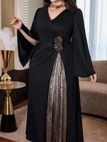 Modelyn Plus Size Vintage 3D Floral Decor Pleated Dress - Black - View 4