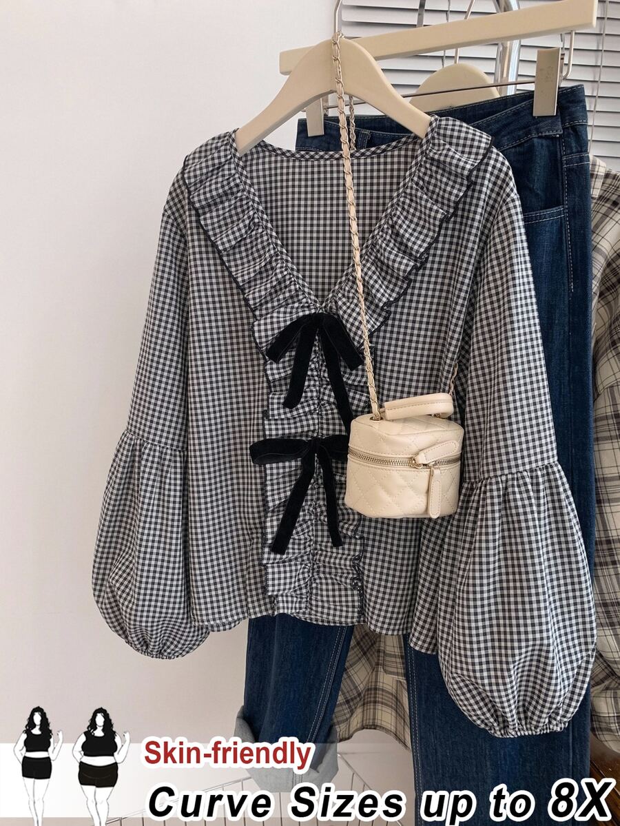 SHEIN CURVE+ قميص مقاس كبير بأسلوب كوري مزين بفيونكة مربعات - أبيض وأسود - مشاهدة 1