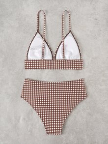 Swim Vcay 復古風棕色與白色格紋兩件式泳衣套裝！三角杯上衣配細肩帶，柔和塑形胸部且無壓力；高腰摺疊式泳褲，提升腰線並有效遮掩腹部，韓系復古氛圍，適合海灘、泳池與溫泉使用 - 彩色 - 查看 2