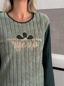 SHEIN طقم بيجامة منزلية كاجوال للاسترخاء والنوم، بنطال بأكمام طويلة من قماش ريب محبوك مع تطريز حروف وملمس فروي، باللون الأخضر الميرمية والأخضر الداكن، مقاس بلس - أخضر - مشاهدة 4