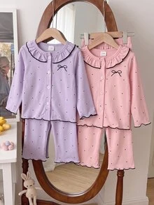 2件組女嬰居家服套裝，淺紫色波點開襟睡衣套裝，附荷葉邊飾與蝴蝶結，柔軟親膚長袖長褲女嬰休閒服 - 紫色 - 查看 1