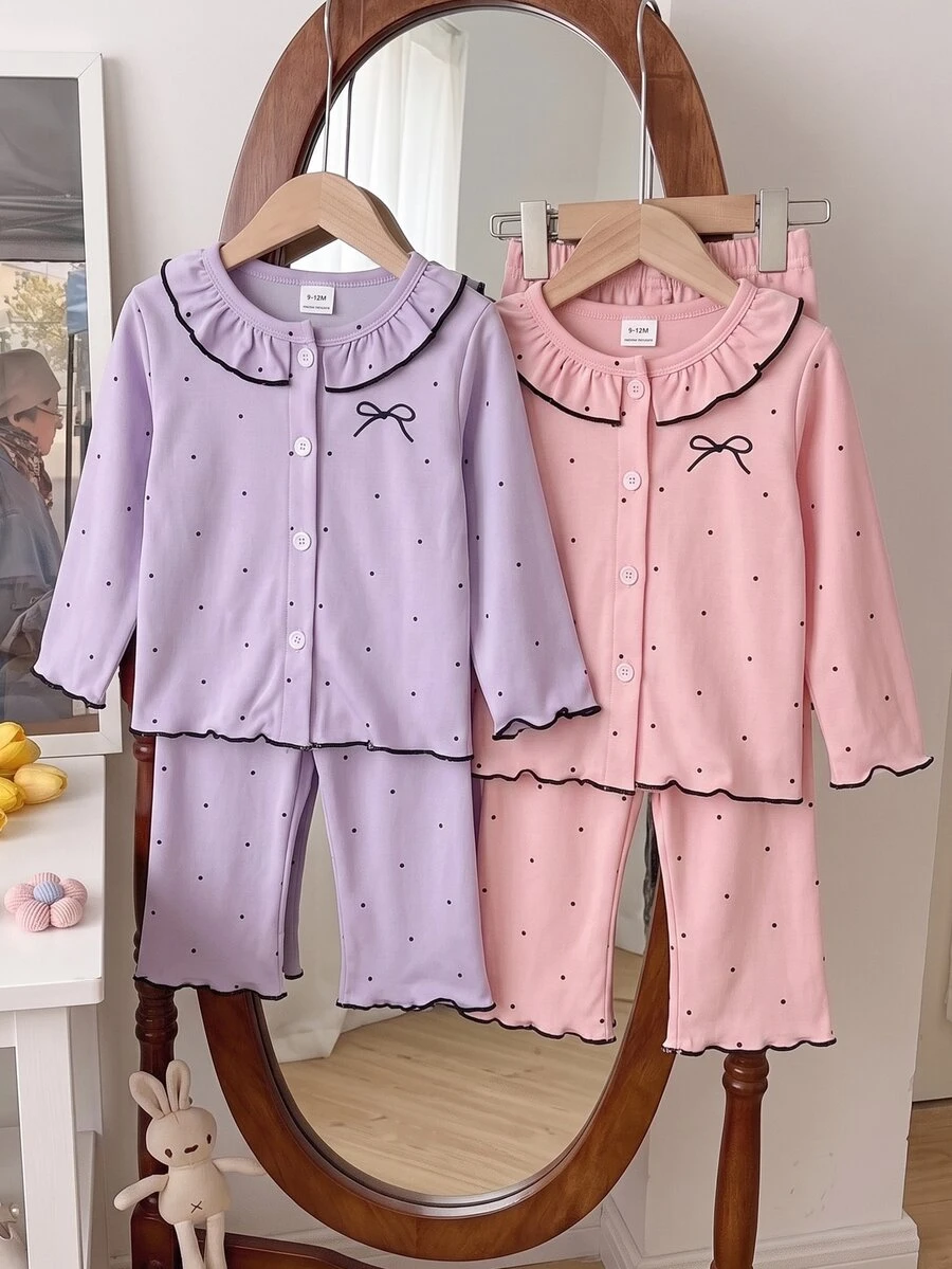 2件組女嬰居家服套裝,淺紫色波點開襟睡衣套裝,附荷葉邊飾與蝴蝶結,柔軟親膚長袖長褲女嬰休閒服 - 紫色 - 查看 1